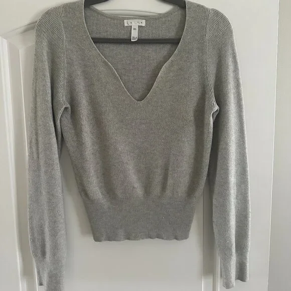 Leith Lightweight Sweater with Sweetheart V-Neck Detail - Size XXS - Loose Fit - Picture 2 of 6